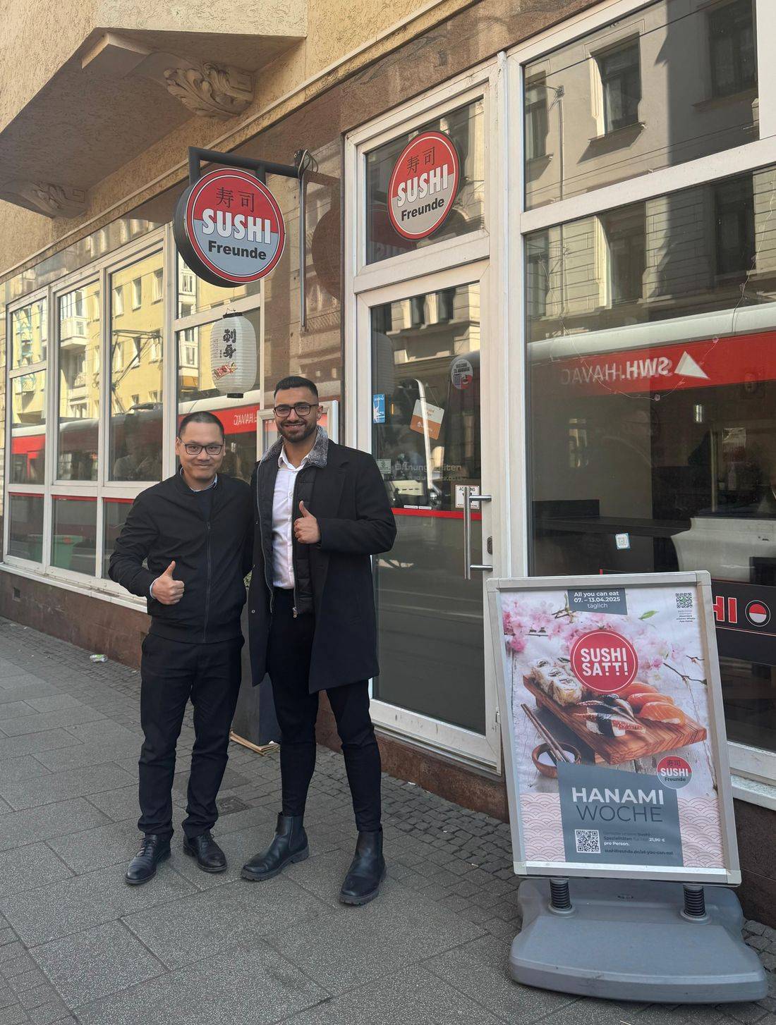 Omer Shersad vor dem Restaurant Sushi Freunde in Halle